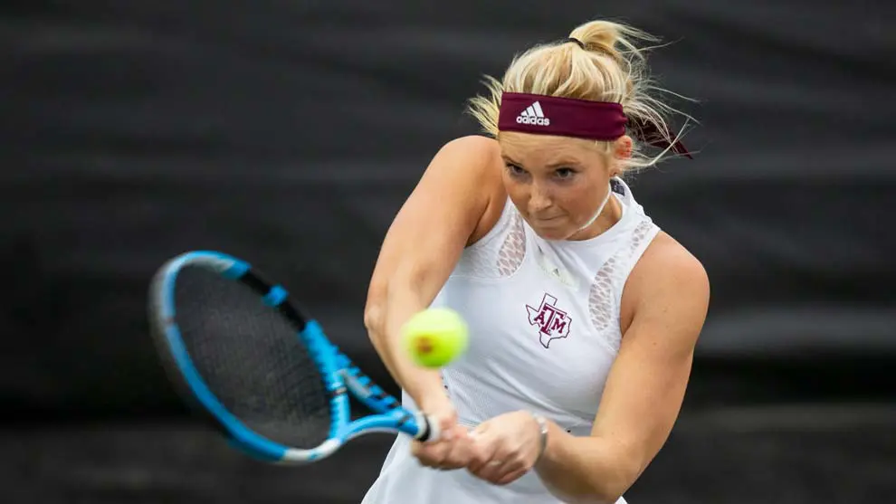 Women's tennis plyer hitting the ball