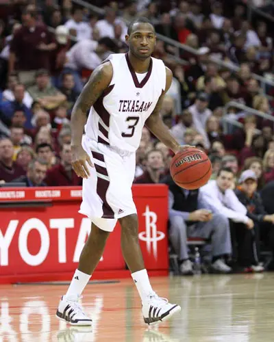 Derrick Roland playing basketball