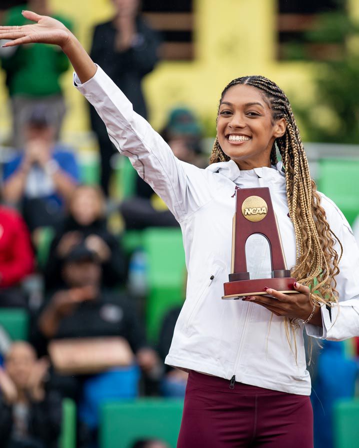 Deshae Wise holding a trophy