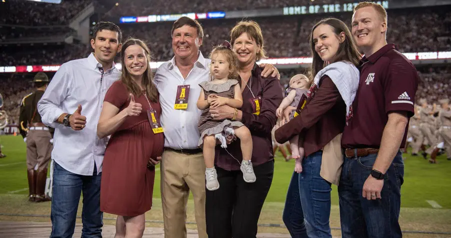 Robyn and Alan Roberts with their family