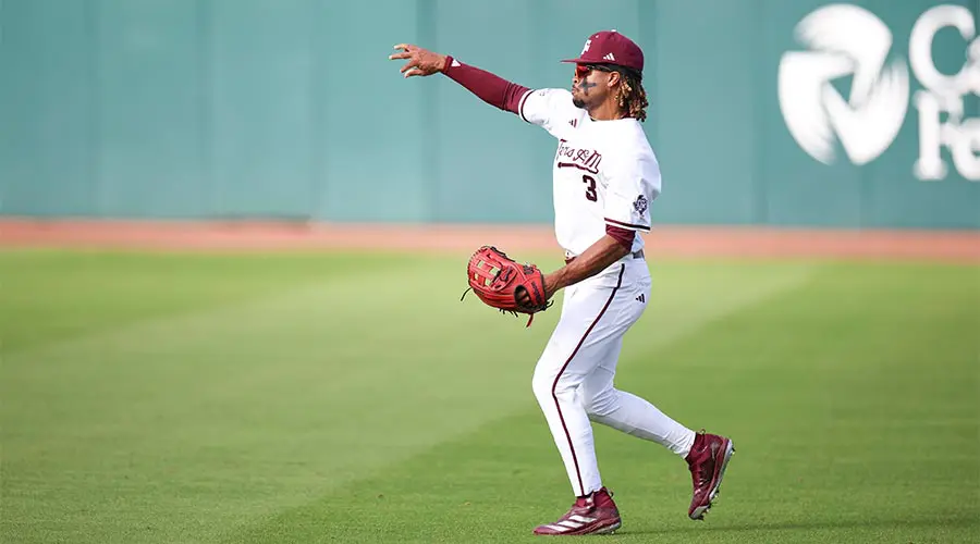 Terrence Kiel throwing baseball
